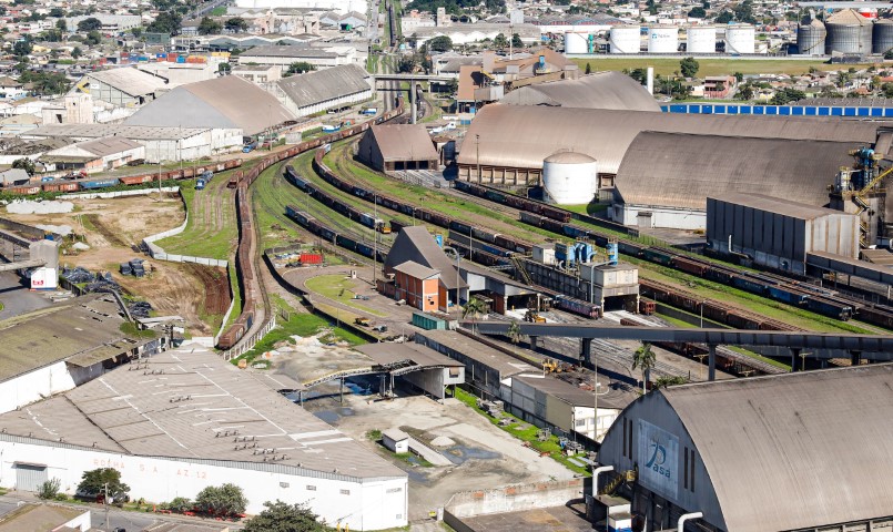 INFRAESTRUTURA: Movimentação de cargas por ferrovia chega a 20% nos portos paranaenses