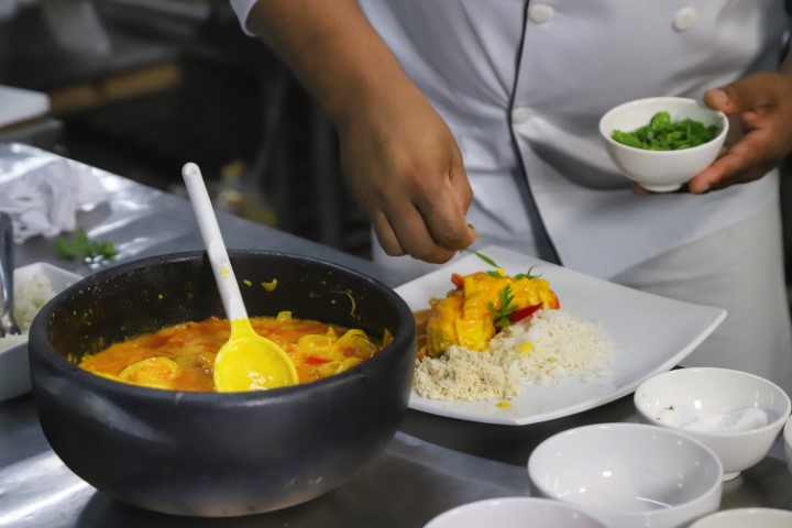 IBGE: Volume de serviços aumentou 2,1% no Paraná em novembro; no turismo, evolução foi de 6,3%