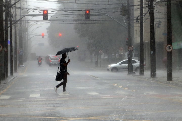 SIMEPAR: Chuvas ganham força em janeiro, mas estão distantes da média do mês em 27 cidades