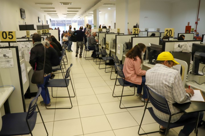 TRABALHO: Agências do Trabalhador disponibilizam mais de 11 mil vagas de emprego, recorde do ano