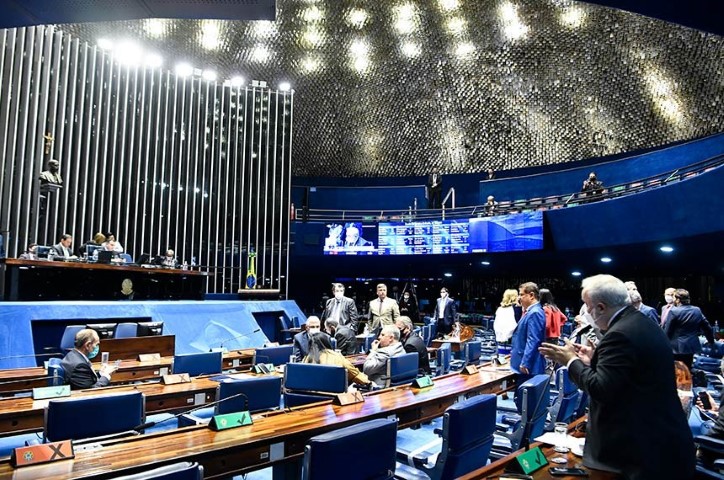 LEGISLATIVO: A pedido do governo, votação de projetos sobre combustíveis é adiada para quinta