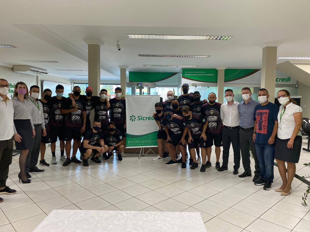SICREDI PARQUE DAS ARAUCÁRIAS: Cooperativa renova patrocínio a equipe de futsal de Mariópolis (PR)