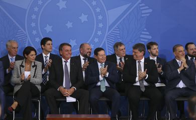 EXECUTIVO FEDERAL: Novos ministros tomam posse no Palácio do Planalto