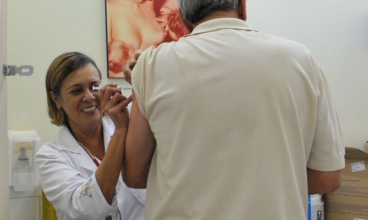 SAÚDE III: Vacinação contra a gripe começa nesta segunda-feira em todo o país