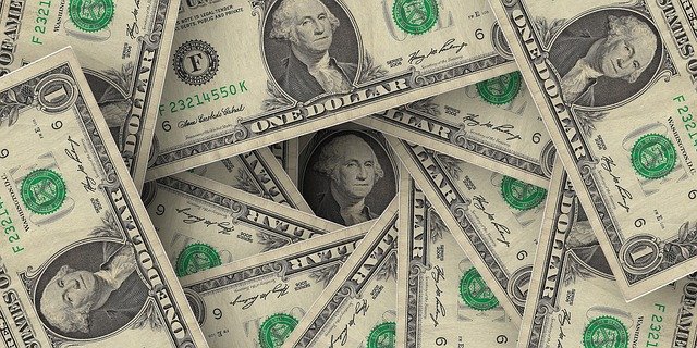 CÂMBIO: Dólar ultrapassa R$ 4,70 após divulgação de ata do Fed