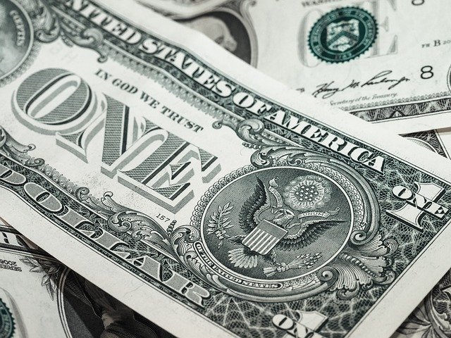 CÂMBIO: Dólar volta a subir e aproxima-se de R$ 4,75 