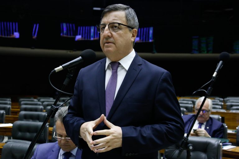 LEGISLATIVO II: Deputados aprovam em 1º turno texto-base da PEC do Estado de Emergência
