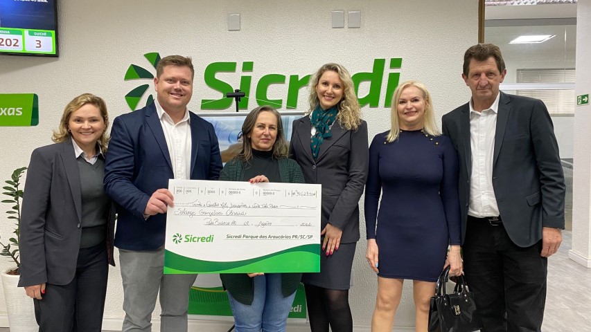 SICREDI PARQUE DAS ARAUCÁRIAS: Associada é premiada na campanha de seguro de vida