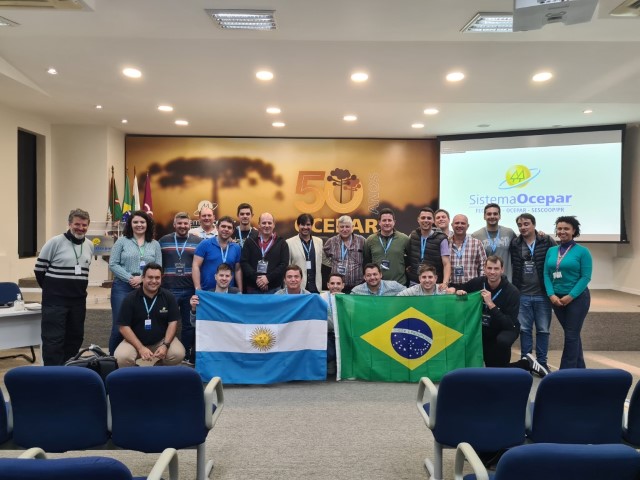 INTERCÂMBIO: Cooperativistas argentinos visitam sede do Sistema Ocepar  