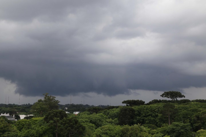 METEOROLOGIA: Semana será chuvosa no Paraná, mas com volume menor do que a anterior