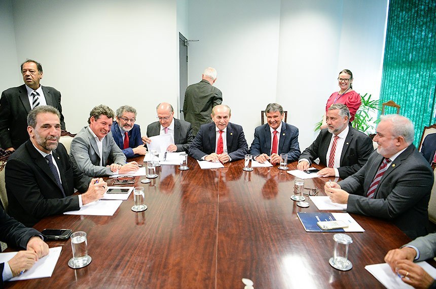 LEGISLATIVO: Em reunião com relator, Alckmin sugere PEC da Transição para assegurar Auxílio Brasil de R$ 600