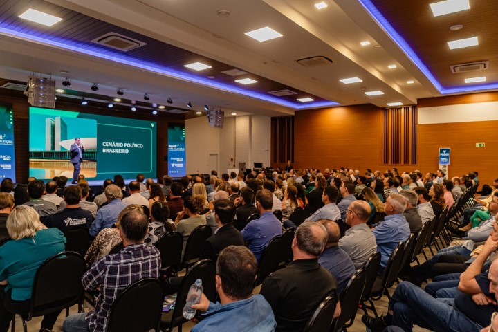 SICOOB CREDICAPITAL: Evento é realizado para cooperados com o tema cenário econômico pós-eleições