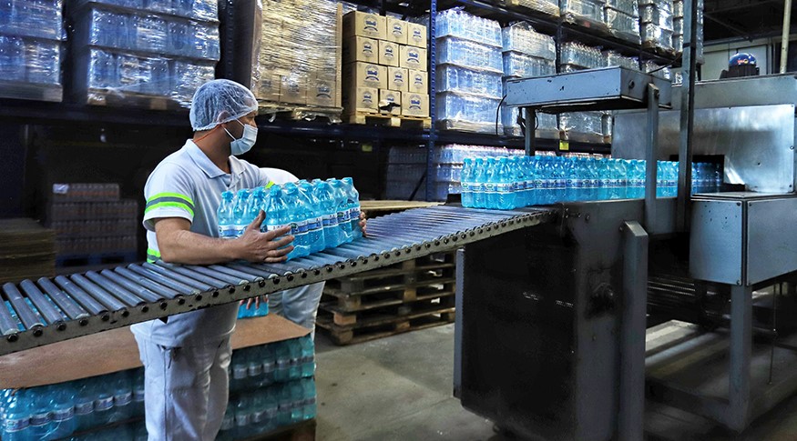 IBGE: Após dois meses de queda, indústria varia 0,3% em outubro