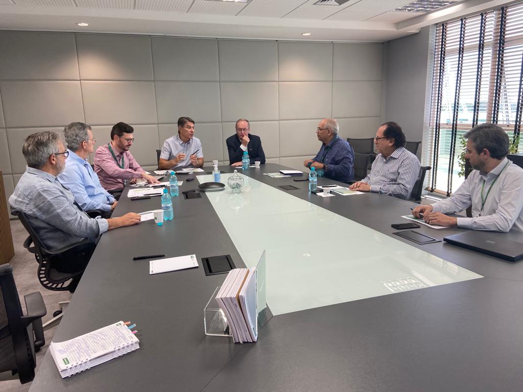 VISITA: Presidente da Ocepar visita diretoria da Unimed Paraná