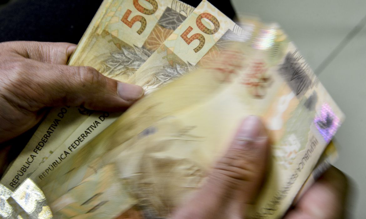 ECONOMIA: Mercado financeiro eleva projeção da inflação de 5,48% para 5,74%