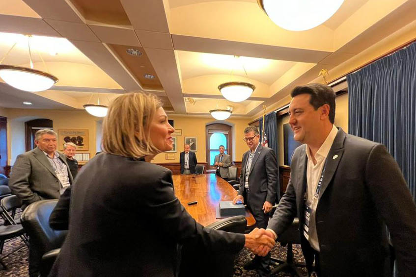 MISSÃO INTERNACIONAL: Ratinho Junior se reúne com governadora de Iowa, estado americano com vocação agrícola
