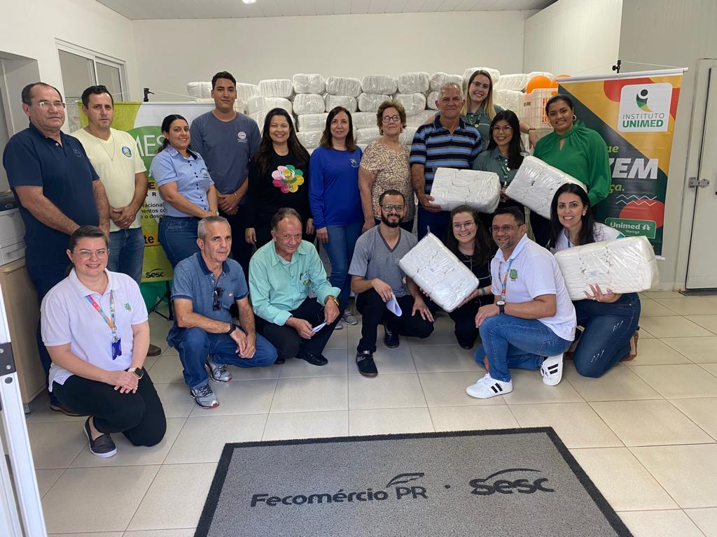 DIA C: Cooperativas entregam fraldas para o Mesa Brasil em Maringá