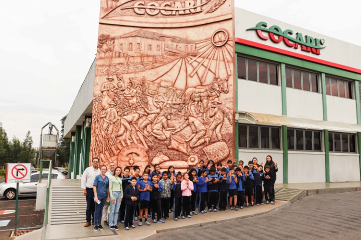 AGRO: Cocari oferece aulas de educação financeira aos alunos do Programa Cooperjovem