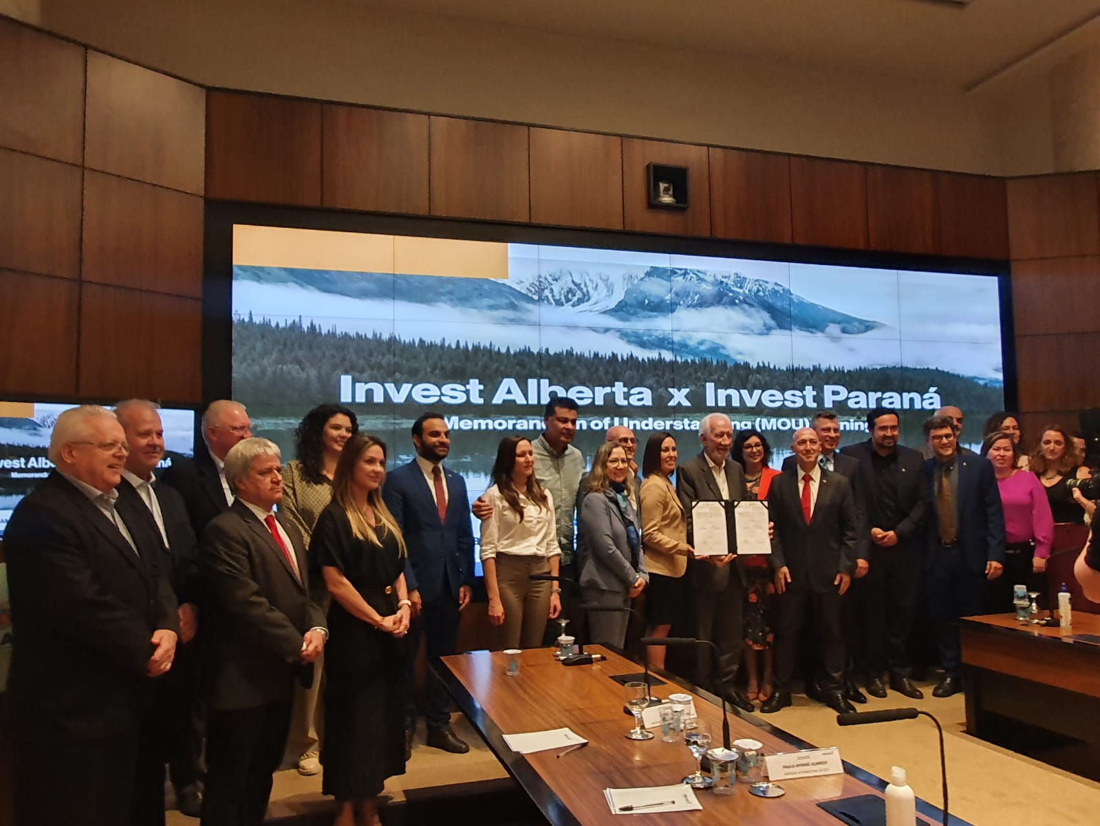 MISSÃO INTERNACIONAL: Ocepar participa de reunião com delegação canadense que veio prospectar negócios no PR