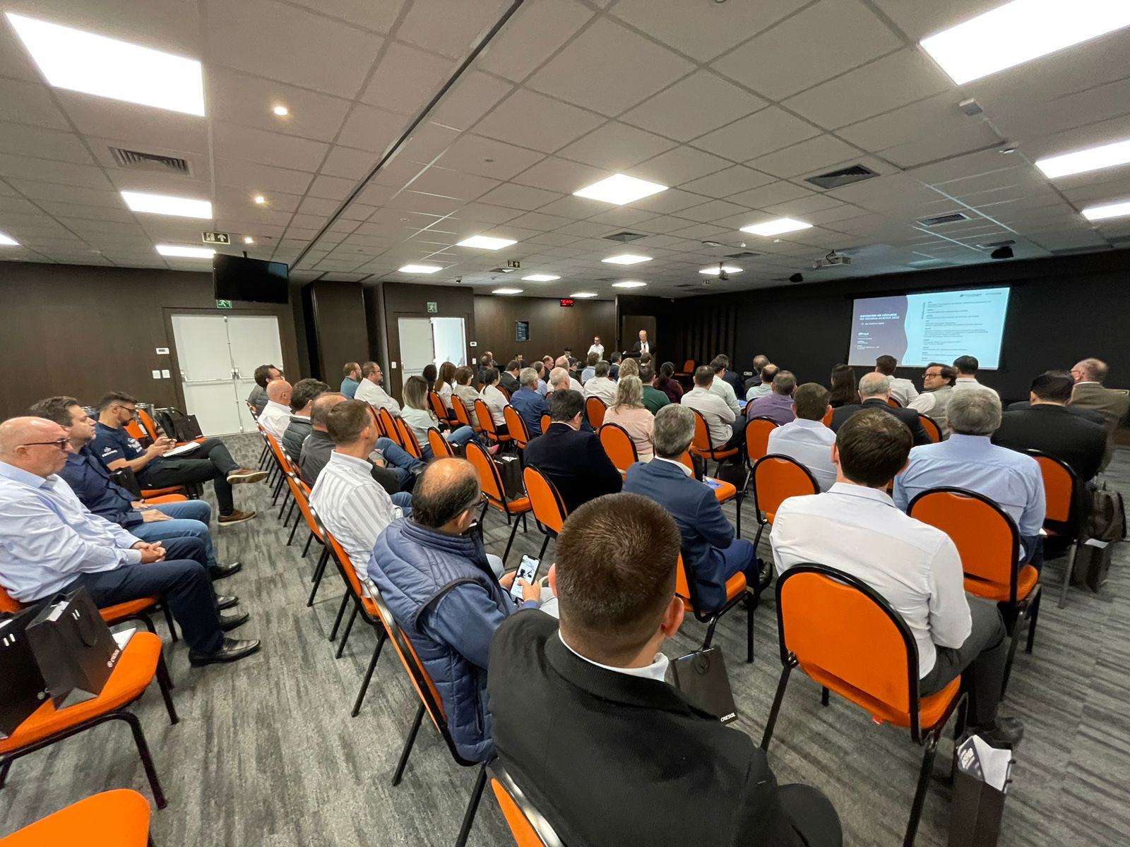 ENCONTROS DE NÚCLEOS: Reunião em Francisco Beltrão soma 70 lideranças cooperativistas do Sudoeste do Estado 