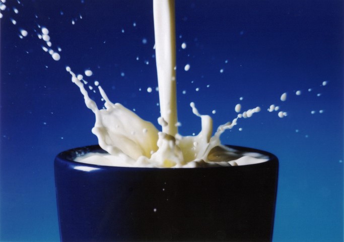 LEITE: Decreto estimula compra de leite nacional pela indústria 