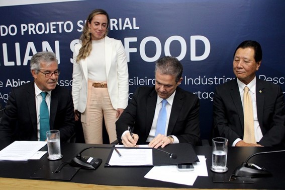 PISCICULTURA: Nishimori assina plano para estimular a exportação de pescados