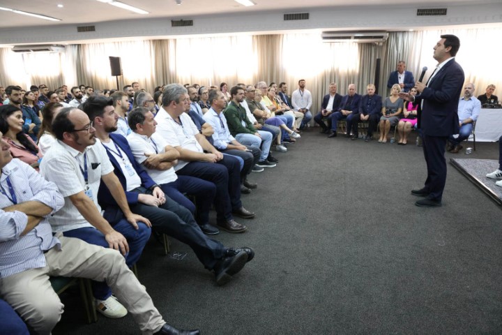 DESENVOLVIMENTO SUSTENTÁVEL: Governador Ratinho Junior participa da posse de 200 novos servidores concursados do IAT