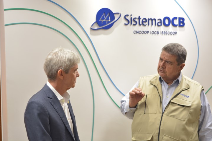 SISTEMA OCB: Senador Jaime Bagattoli visita a Casa do Cooperativismo
