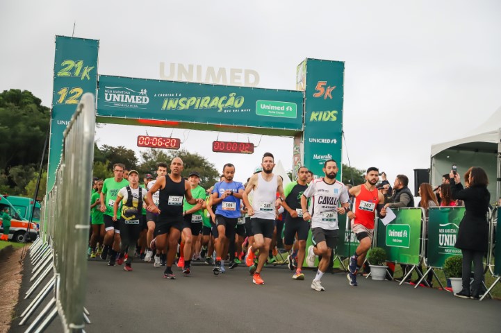 SAÚDE: Meia Maratona Unimed Ponta Grossa reúne mais de duas mil e duzentas pessoas no Parque Vila Velha