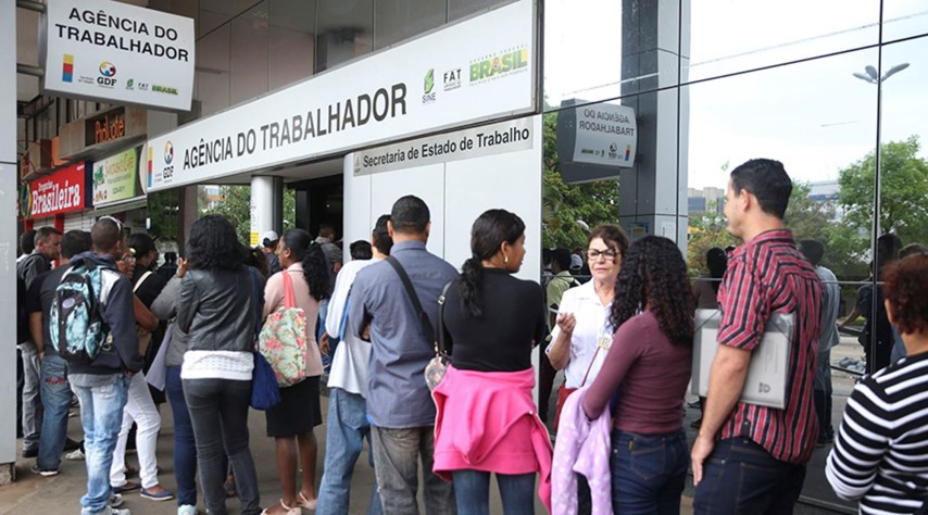 PNAD CONTÍNUA MENSAL: Taxa de desocupação sobre para 7,9% e população ocupada tem redução de 0,8%