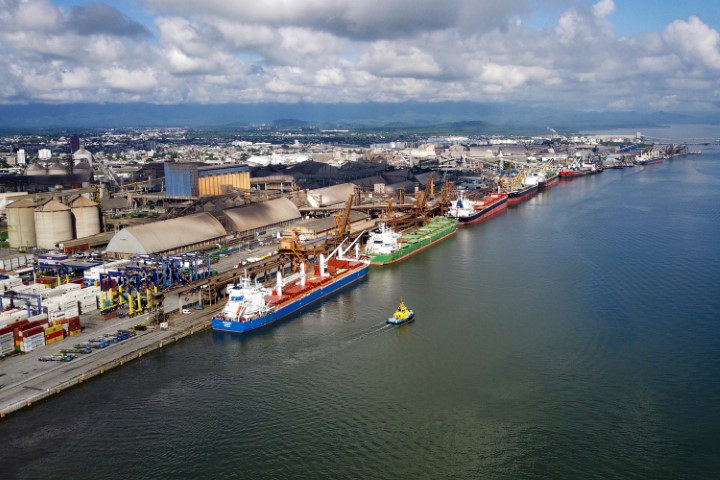 COMÉRCIO EXTERIOR: Porto de Paranaguá é a principal estrutura de escoamento das exportações paranaenses