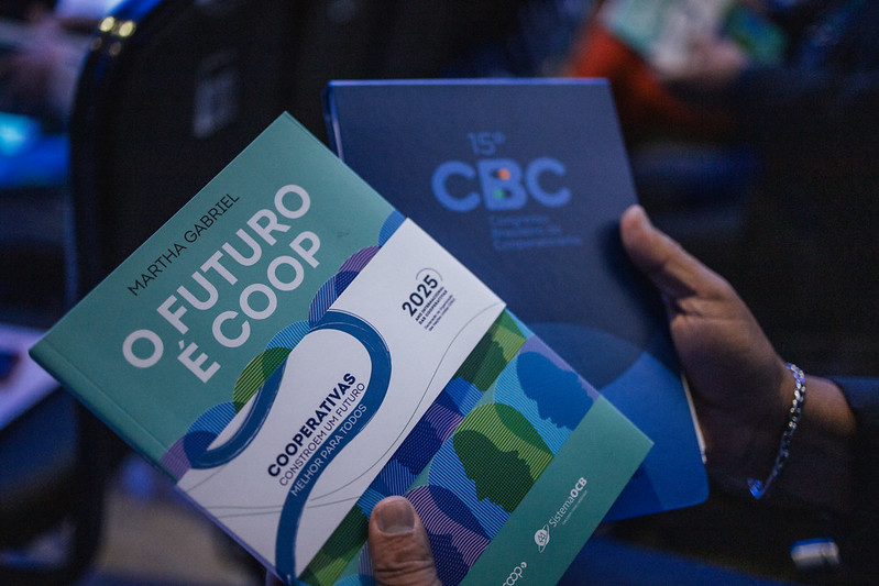 O FUTURO É COOP:  Livro de Martha Gabriel em versão digital 