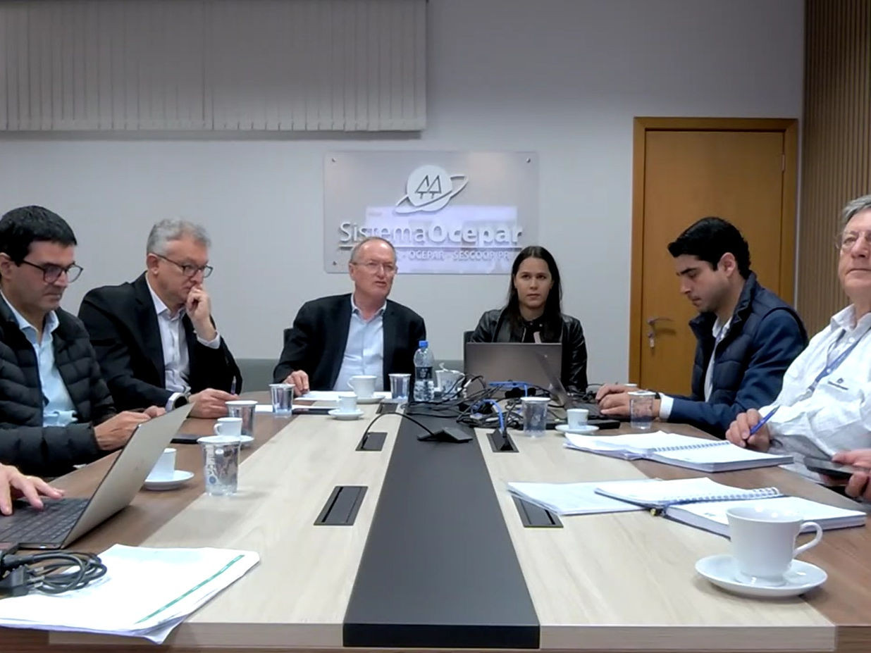 Encontro debate representação política com lideranças do cooperativismo paranaense