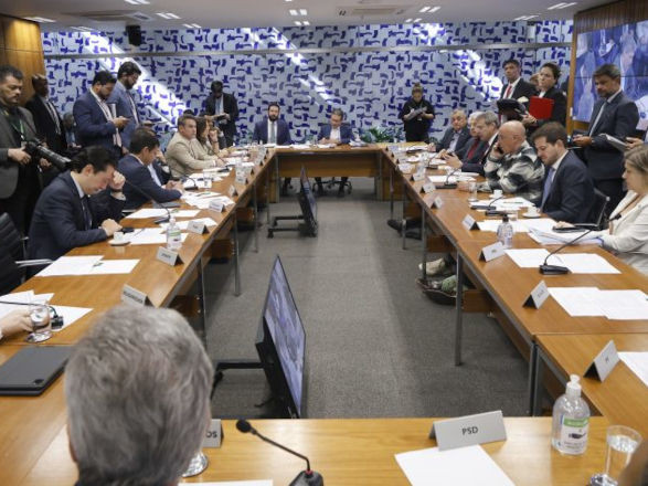 Oposição quer derrubar novo decreto sobre IOF; governo busca entendimento