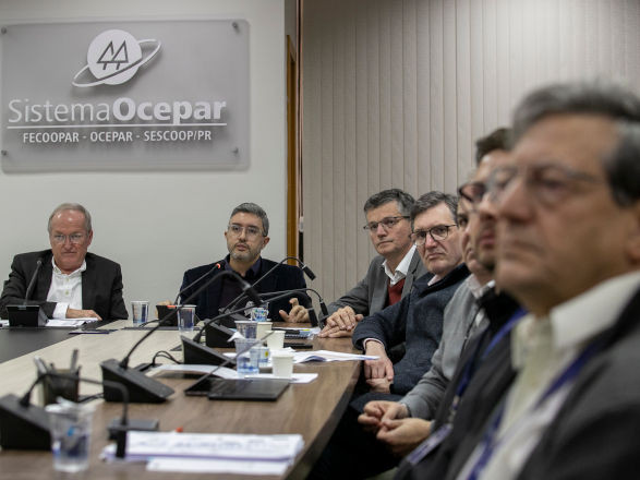 Presidente da Portos do Paraná detalha investimentos a cooperativas 