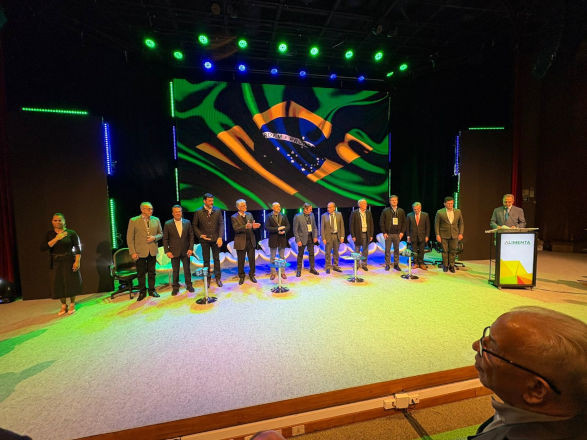 Presidente do Sistema Ocepar prestigia abertura do Alimenta 2025