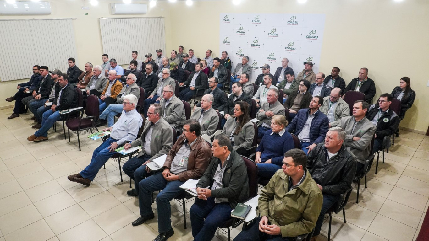 Coagru recebe representantes da Ocepar em reunião do Programa de Autogestão