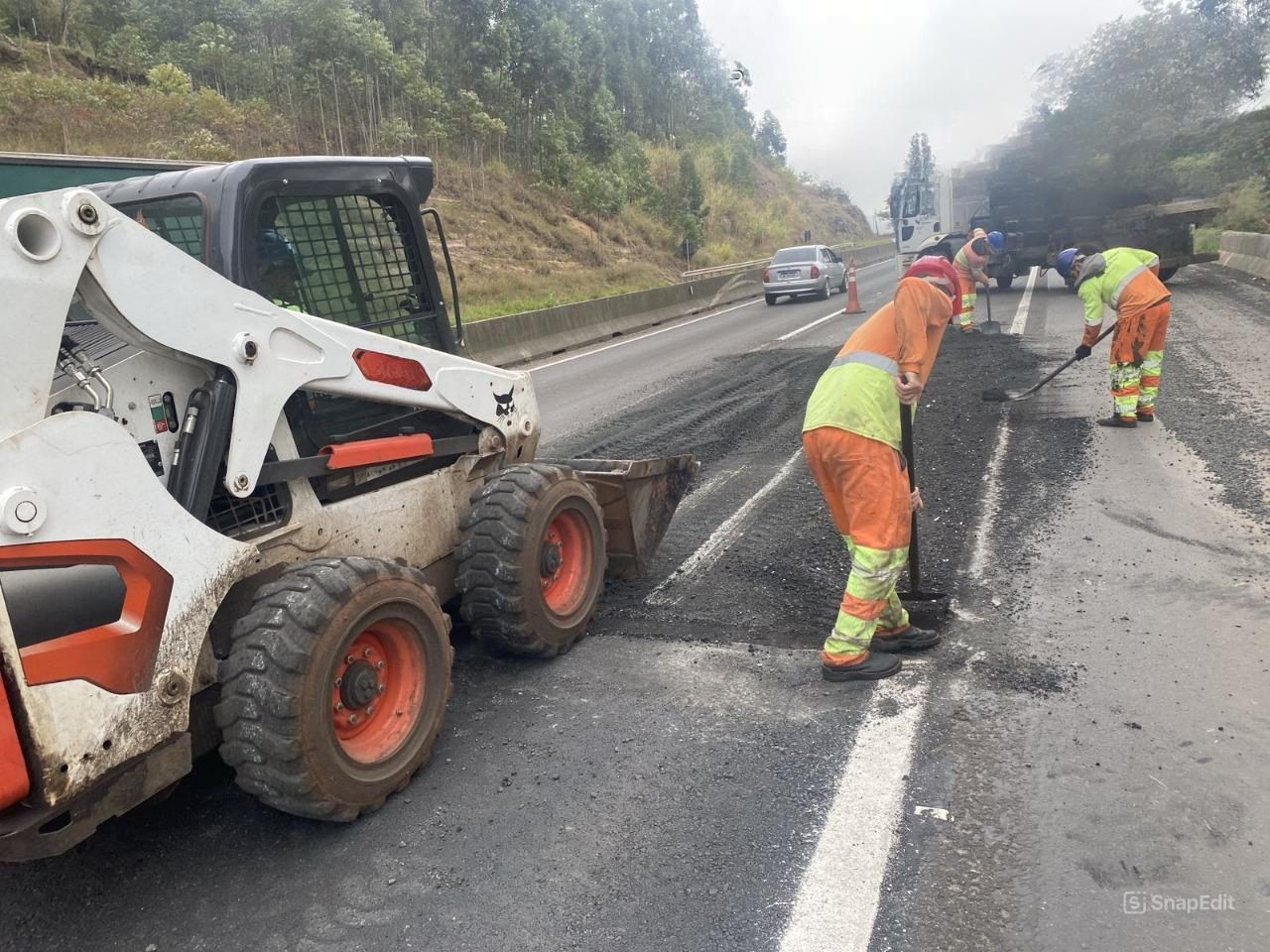 PRVias tem 12 frentes de pavimentação asfáltica entre Mauá da Serra e Ortigueira 