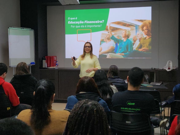Sicredi Dexis promove educação financeira para colaboradores da Apetit