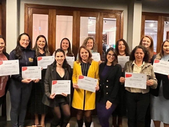Programa Mulher Empreendedora do Sicredi forma primeira turma em Campo Mourão (PR)