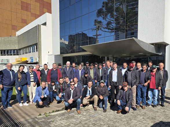 Cooperados da Coamo visitam Sistema Ocepar 