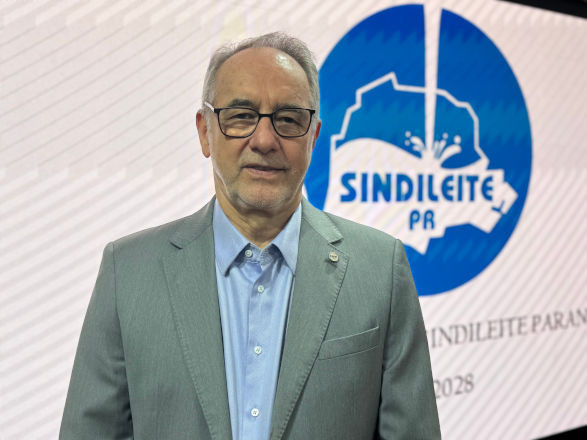 Elias Zydek toma posse como novo presidente do Sindileite Paraná