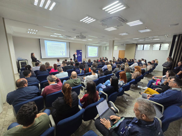 Palestra para funcionários do Sistema Ocepar estimula boas práticas de administração financeira