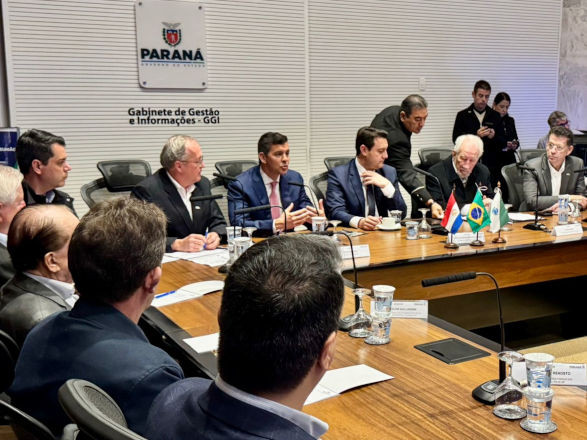 Presidente do Paraguai prestigia reunião das diretorias da Ocepar e Fecoopar