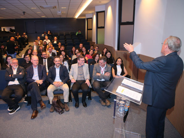 Solenidade de entrega é realizada com a presença de autoridades, lideranças e convidados