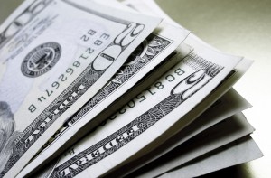 CÂMBIO: BC vê dólar acima de patamar ideal 